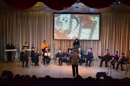 Эстрадно-духовой оркестр 'МЕЛОДИИ И РИТМЫ'