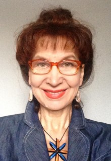 Заведующая отделом струнно-смычковым инструментов, Заслуженный работник культуры Московской области, почётный работник общего образования Российской Федерации, преподаватель высшей квалификационной категории ЕЖОВА Галина Владимировна